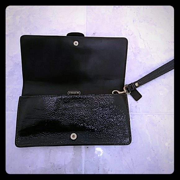 NWOT Coach Patent Leather Clutch/Wristlet - Picture 2 of 8